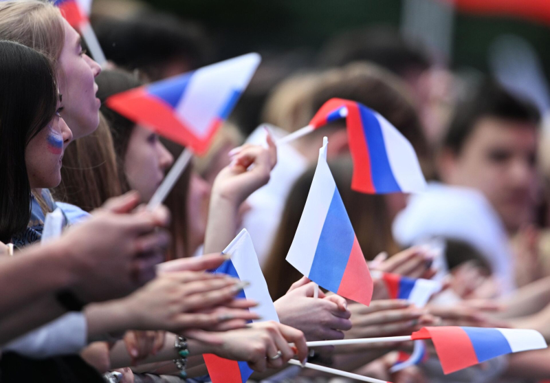 Жители Москвы на праздничном концерте в честь Дня России на Красной площади
